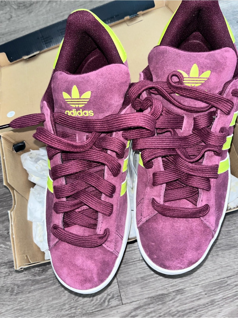 adidas NWT NIB MENS Suede Sneakers in Burgundy Neon Yellow campus ADV limited